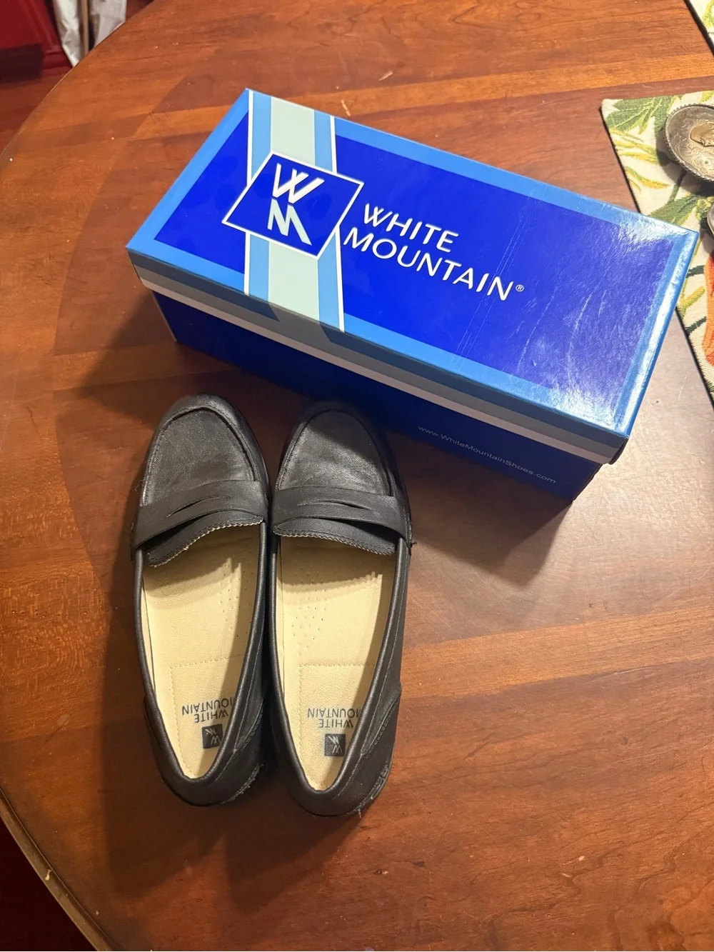 White Mountain sleek black